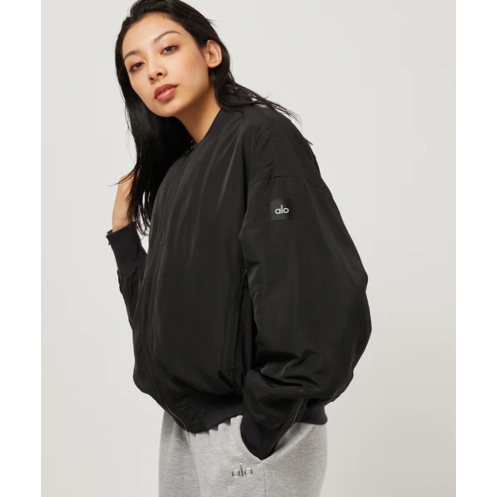 Alo Yoga Faux Fur Urbanite Bomber Jacket in Black/Ivory XS - Picture 5 of 16